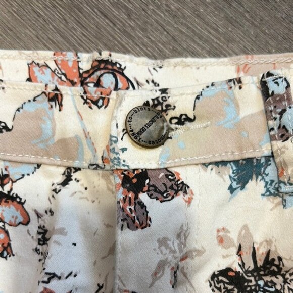 Bluenotes White and Blue Artistic Jean Shorts - Picture 2 of 5